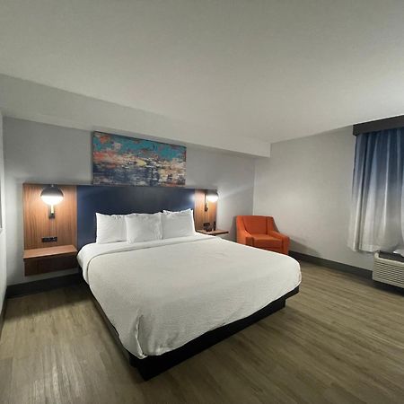 La Quinta By Wyndham Birmingham Хоумууд Екстериор снимка