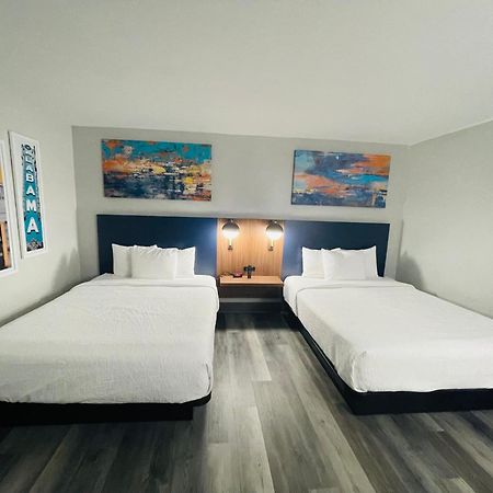 La Quinta By Wyndham Birmingham Хоумууд Екстериор снимка