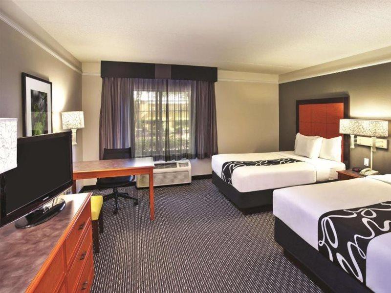 La Quinta By Wyndham Birmingham Хоумууд Екстериор снимка