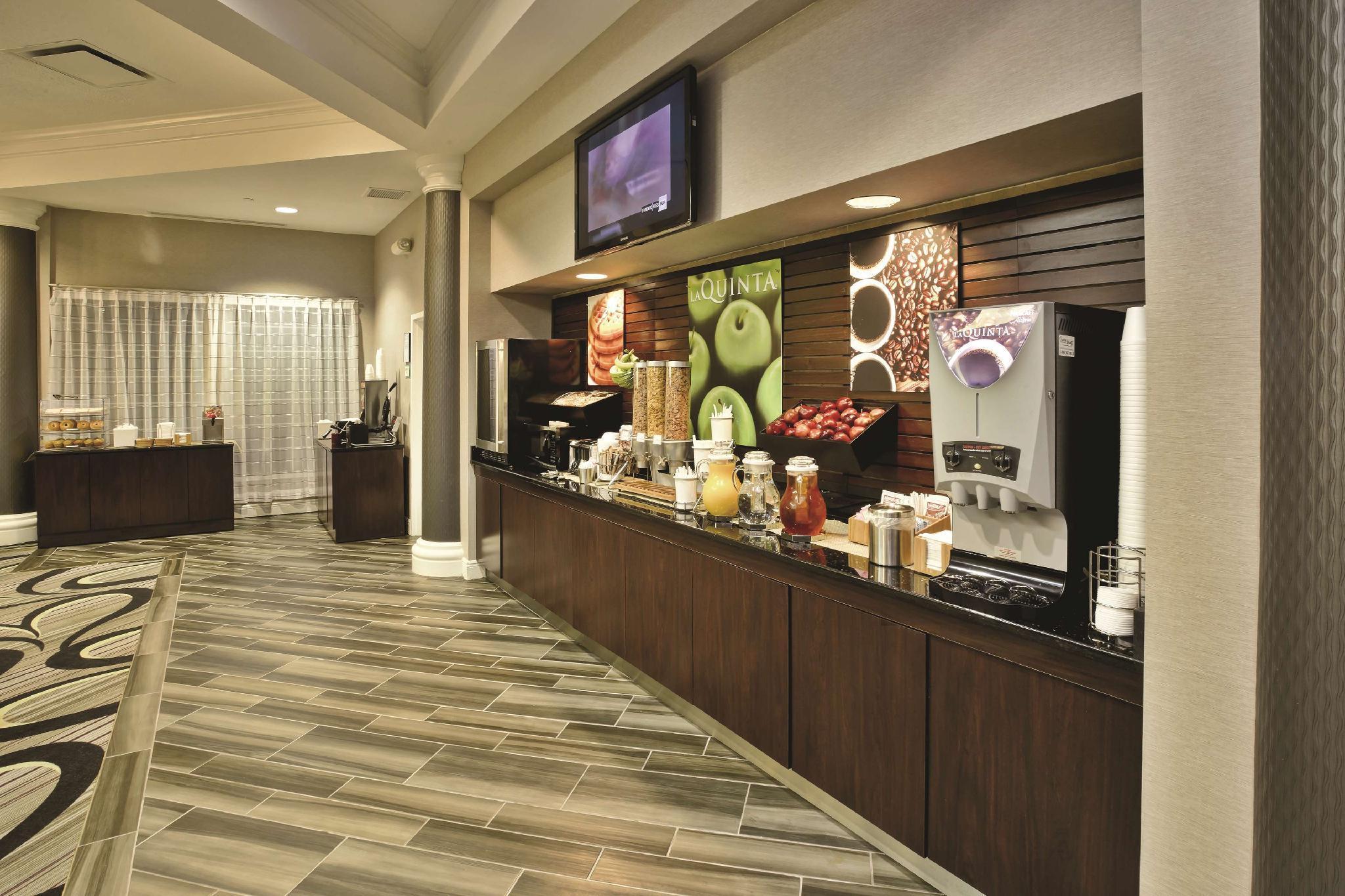 La Quinta By Wyndham Birmingham Хоумууд Екстериор снимка