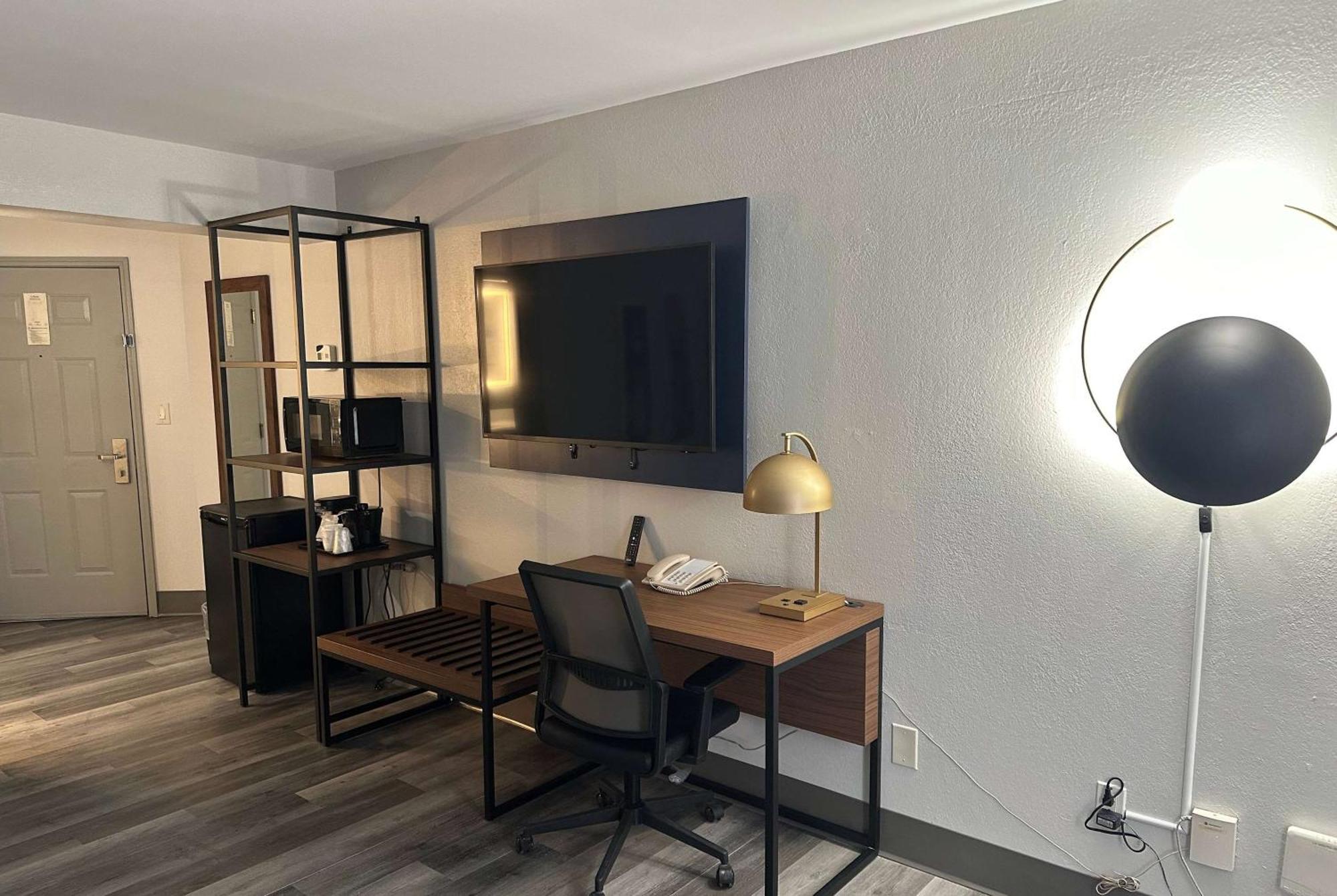 La Quinta By Wyndham Birmingham Хоумууд Екстериор снимка
