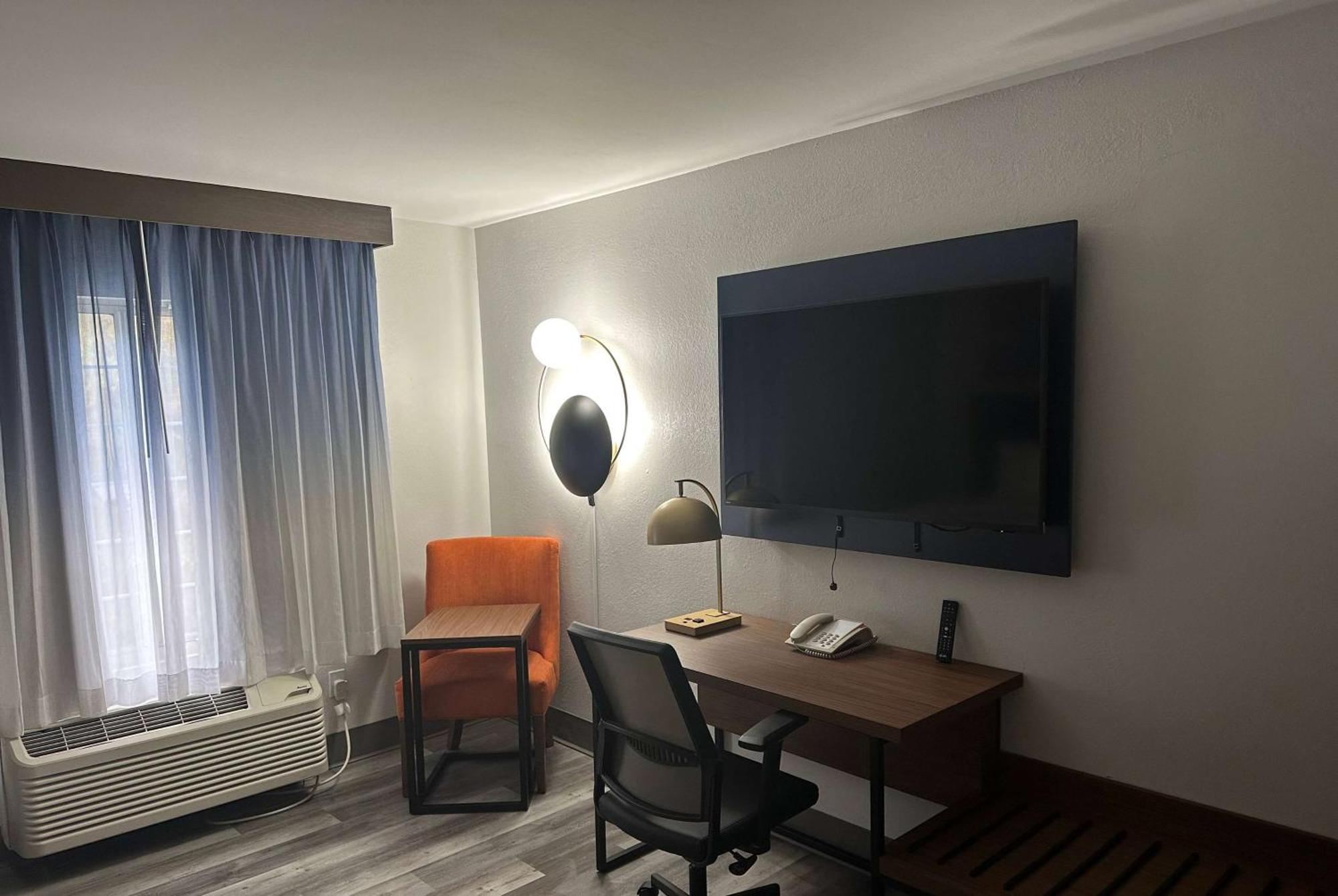 La Quinta By Wyndham Birmingham Хоумууд Екстериор снимка