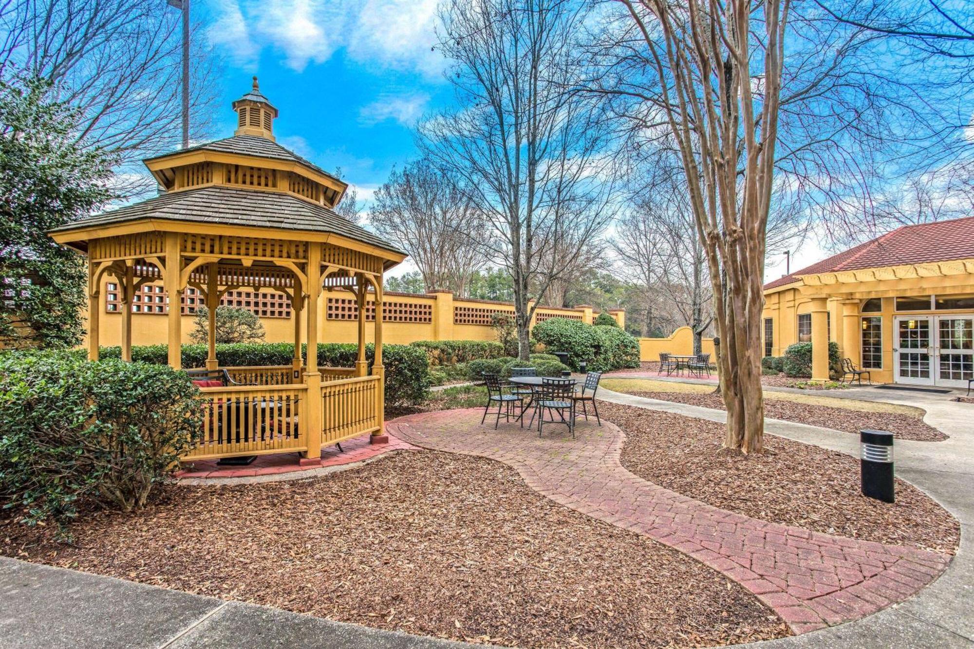 La Quinta By Wyndham Birmingham Хоумууд Екстериор снимка
