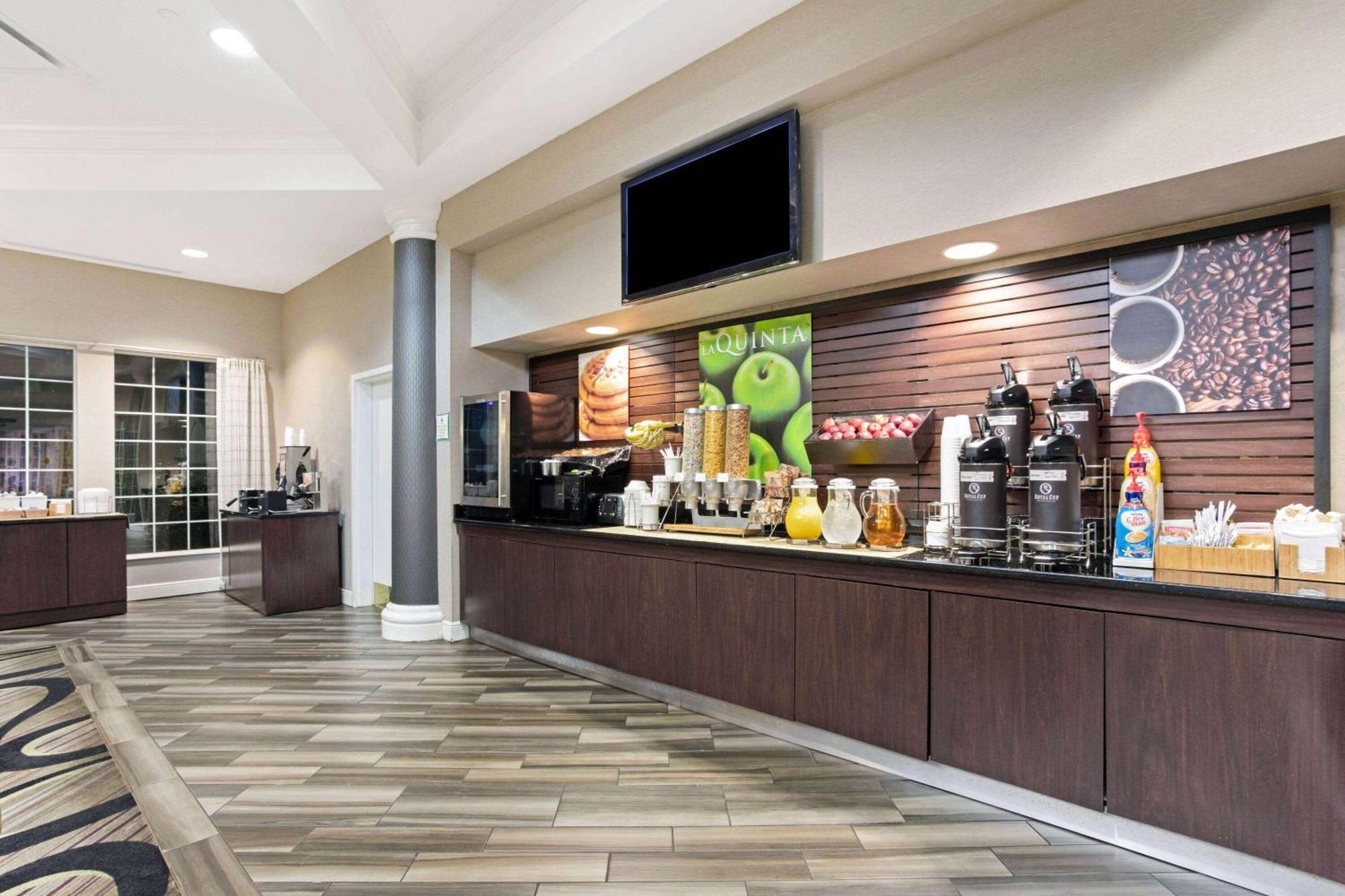 La Quinta By Wyndham Birmingham Хоумууд Екстериор снимка