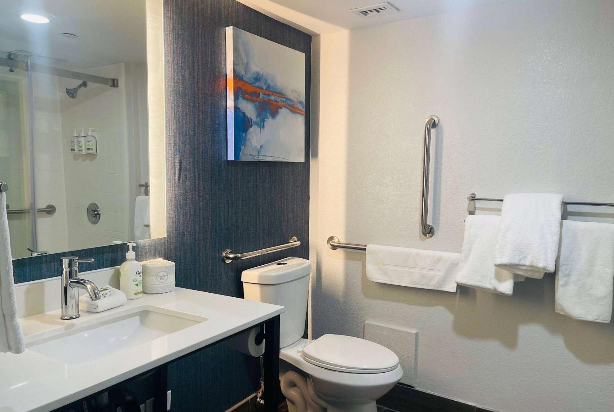 La Quinta By Wyndham Birmingham Хоумууд Екстериор снимка