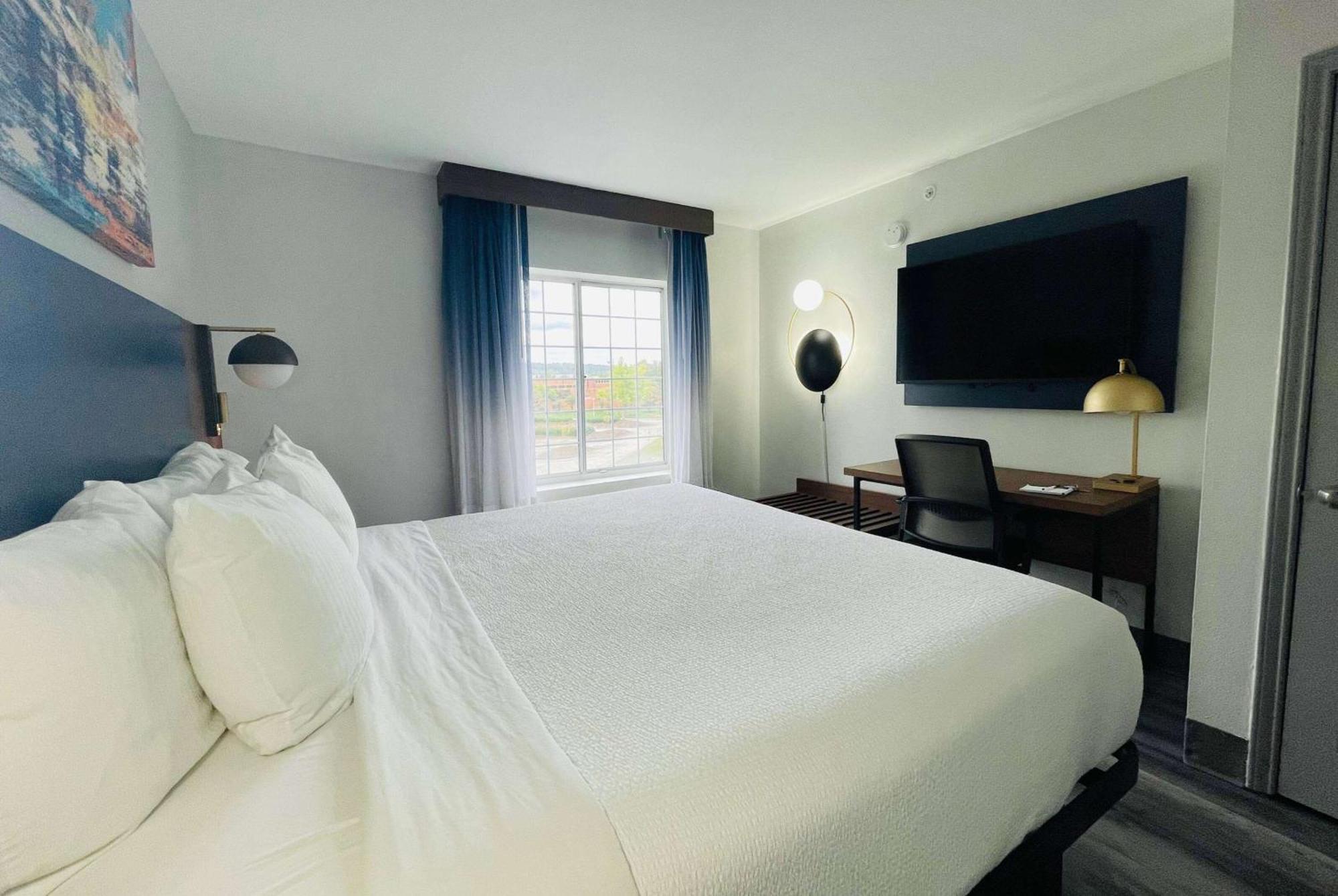 La Quinta By Wyndham Birmingham Хоумууд Екстериор снимка