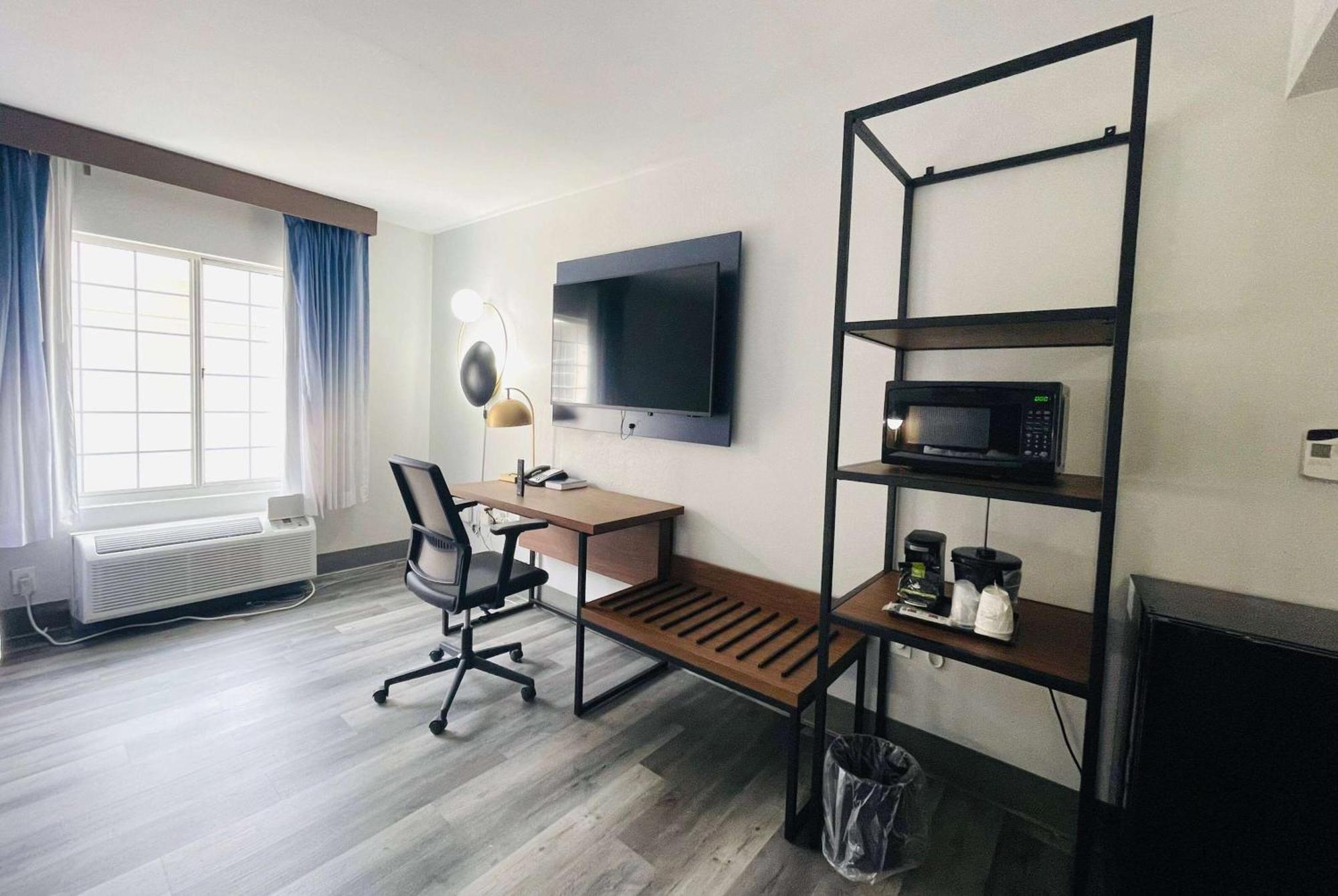 La Quinta By Wyndham Birmingham Хоумууд Екстериор снимка