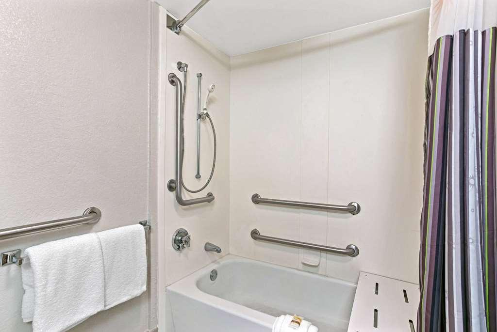 La Quinta By Wyndham Birmingham Хоумууд Стая снимка