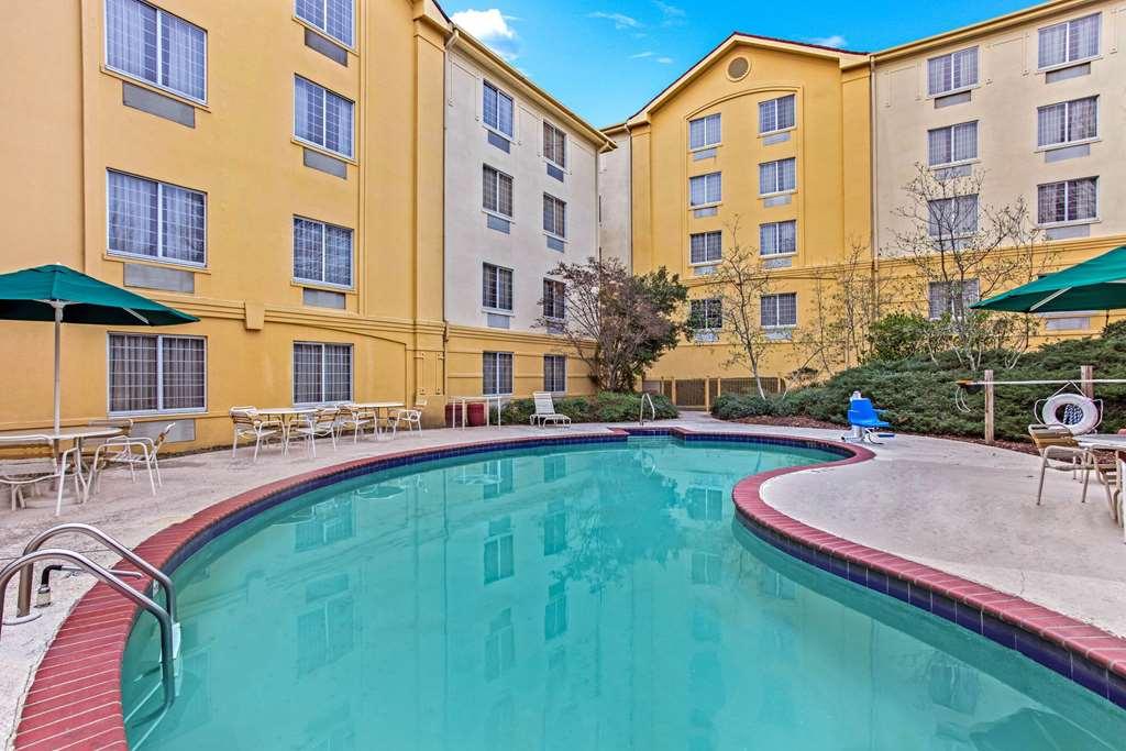 La Quinta By Wyndham Birmingham Хоумууд Съоръжения снимка